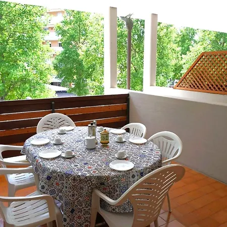 Apartment In Caorle Near Beach & Pool Appartement *