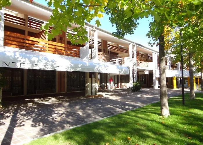 Apartment In Caorle Near Beach & Pool 公寓 *